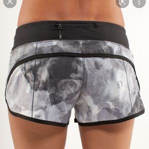 Lululemon Run: Speed Short White and Black with Briefs Size 10